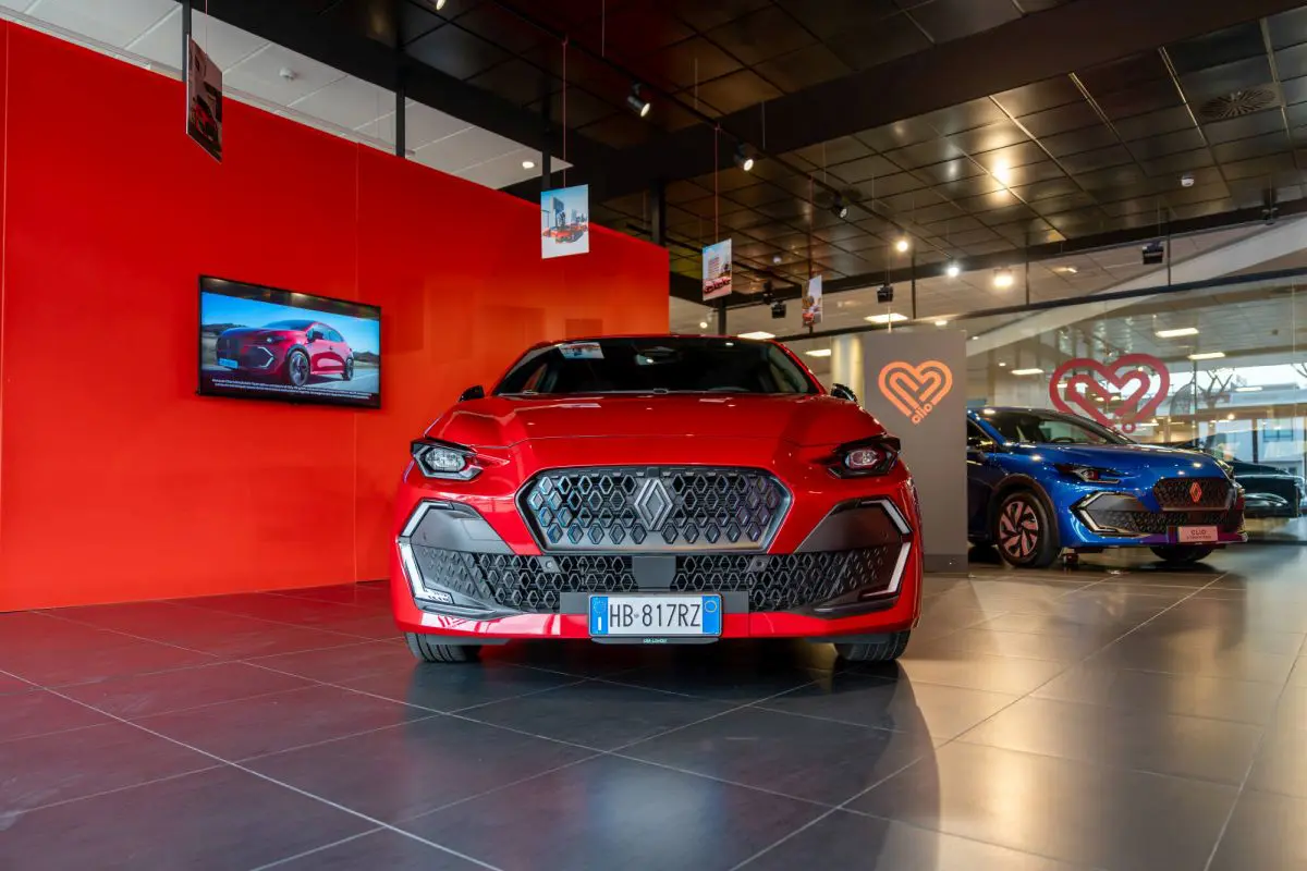 For the new Renault Clio 10,000 orders in Italy since launch