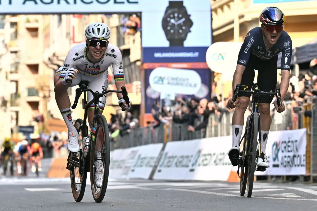 The first time of Pogacar at Milan-Sanremo: he falls, recovers and wins in the fly