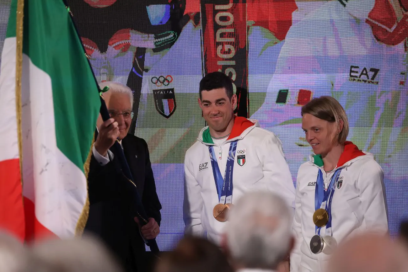 The blue flag holders of Milan-Cortina return the tricolor to the Quirinale, Mattarella “Write unforgettable page”